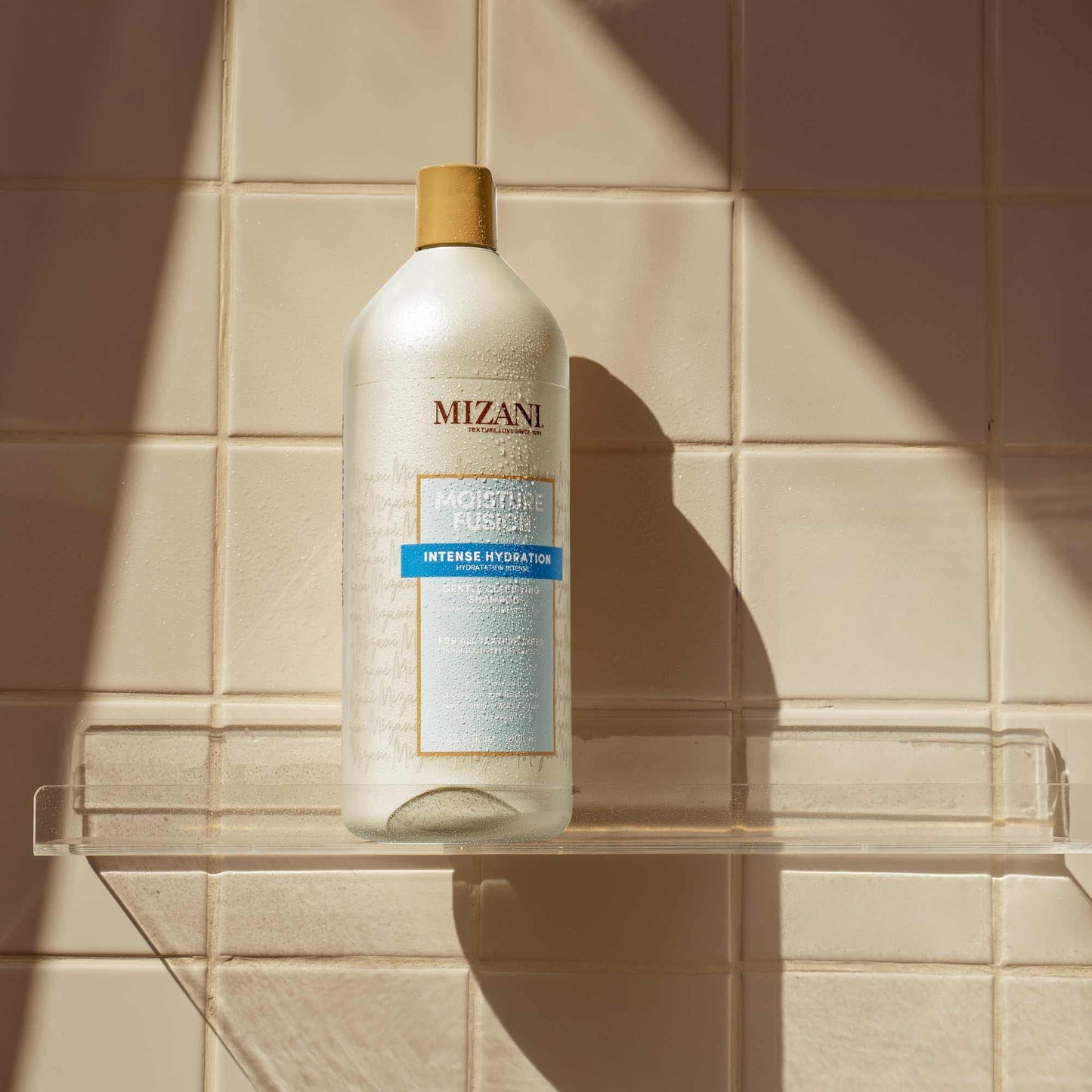 Mizani Moisture Fusion Gentle Clarifying Shampoo - Cleanses Hair to Remove Buildup, With Charcoal, For Curly Hair