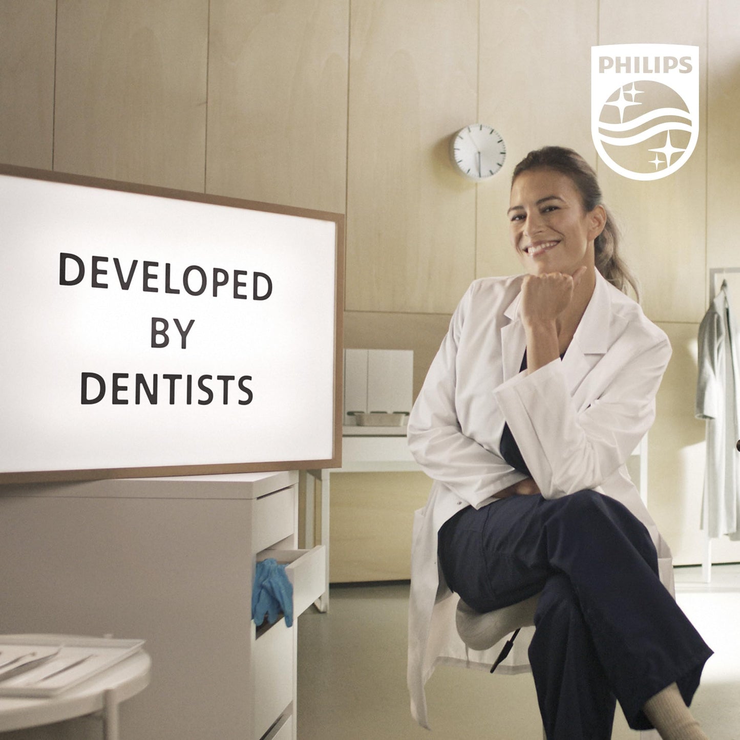 Philips Sonicare Teeth Whitening Kit, Clinically Proven to Whiten up to 4 Shades, Low Tooth Sensitivity, 9 Treatments, 2 Customizable Mouth Trays, Teeth Whitening at Home, DIS132/63