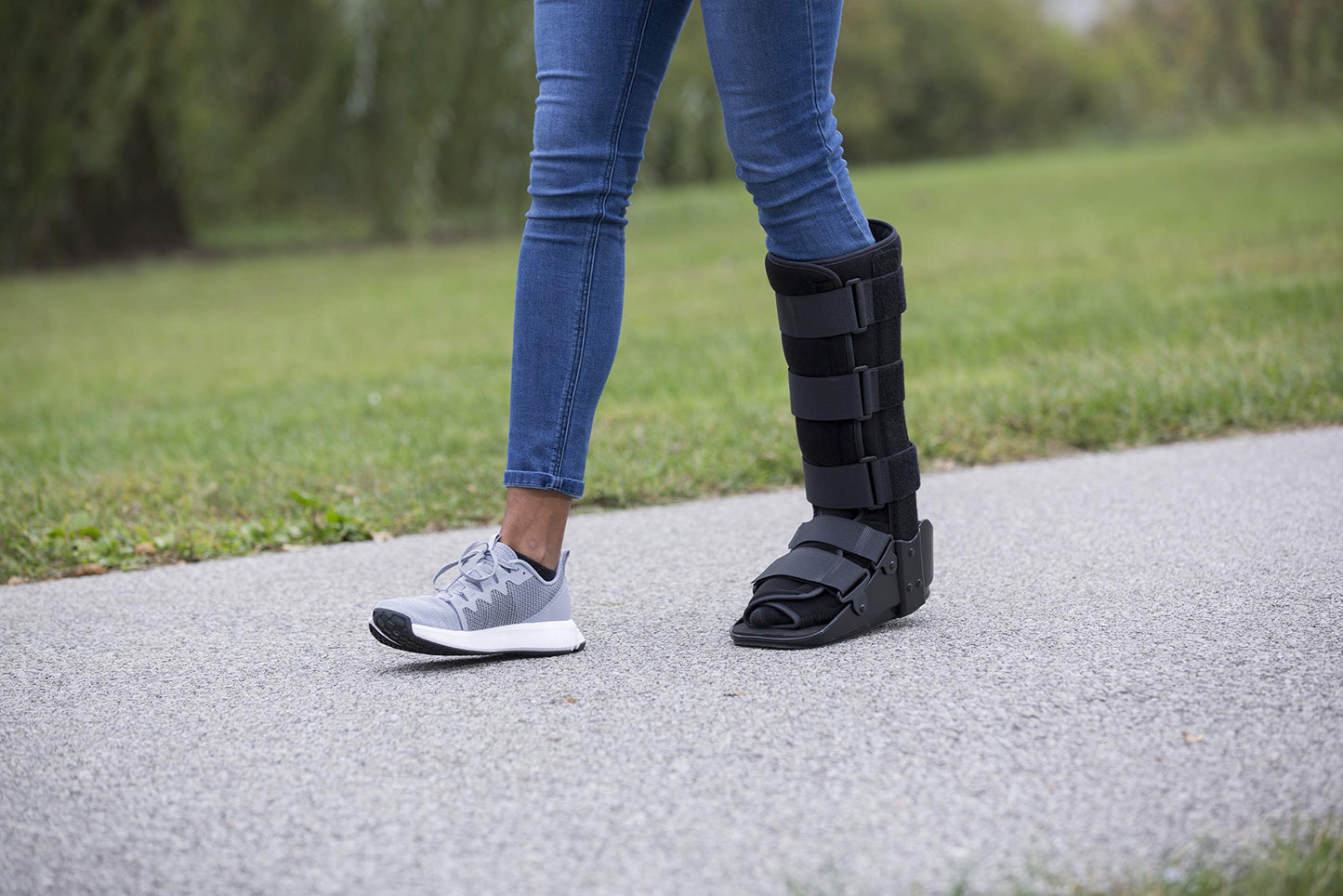 United Ortho 12105 Standard Air Walking Boot, Medium
