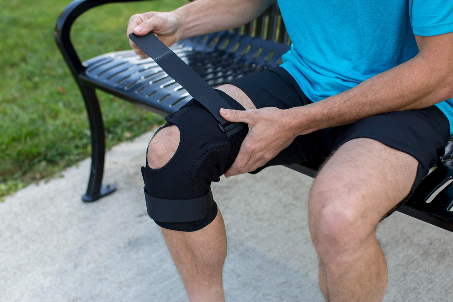 United Ortho USA35009 Wraparound Hinged Knee Brace, XXL, Black