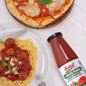 Sadaf Tomato Purée - Passata Pomodoro - Tomato Puree for Cooking, Flavoring and Topping Meals - Tomato Passata - Kosher - 24.69 Oz Bottle