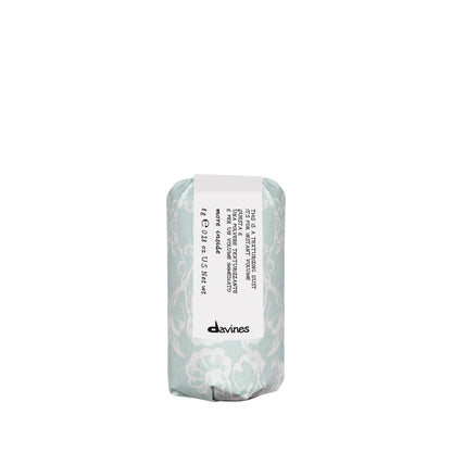 Davines This Is A Texturizing Dust Powder, Medium Hold Instant Volume - Volume Powder for Root Lift - Creates Matte Texture & Grip, 0.28 oz