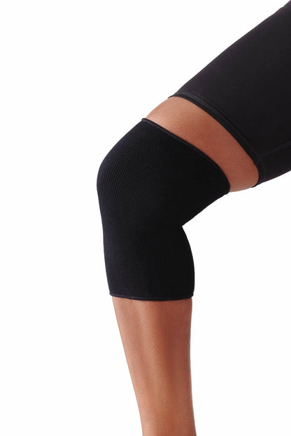 CURAD Knee Support for Men & Women, Elastic, Pull-Over, Knee Brace for Running Knee Pain, Workout Sports Knee Brace, Black, Small