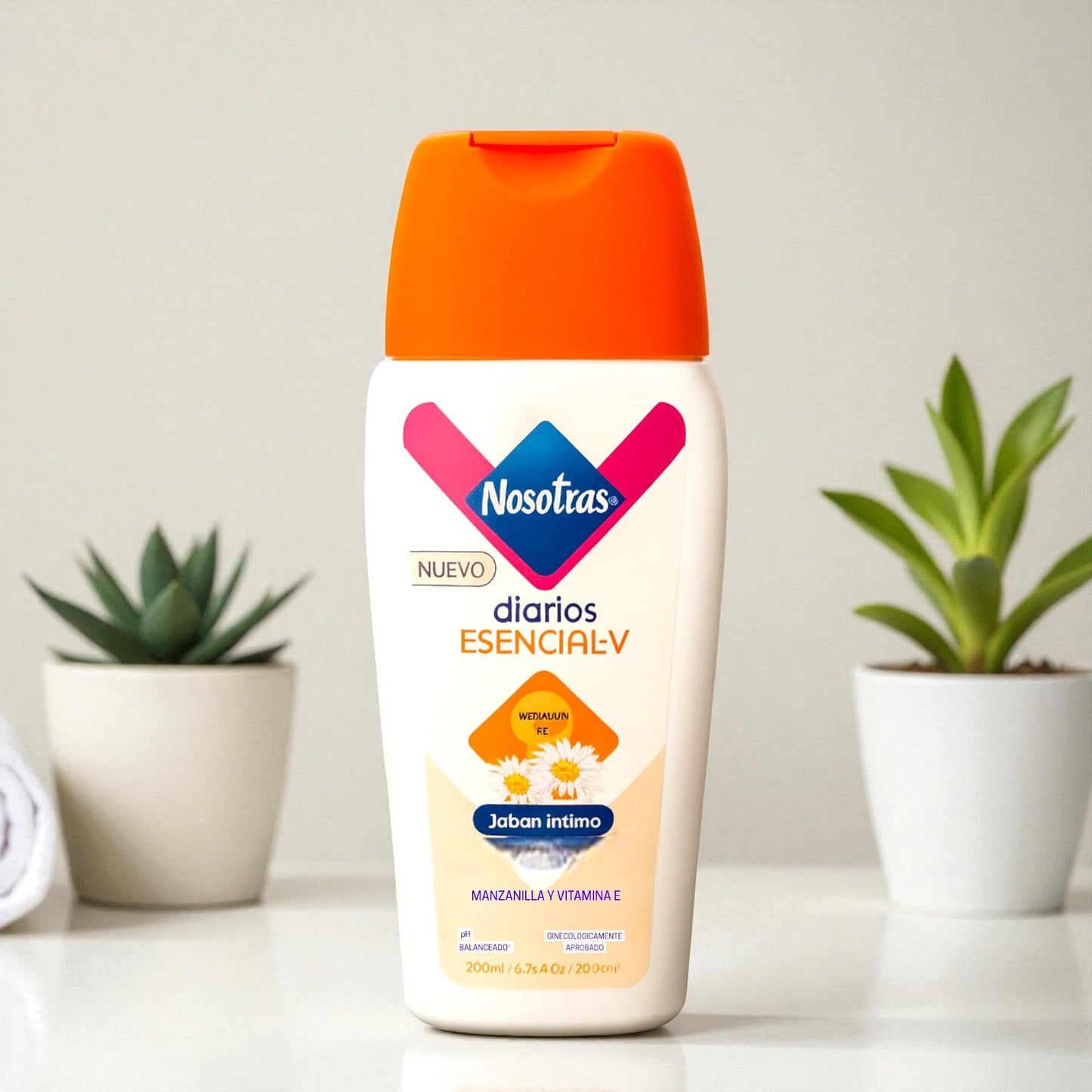 Nosotras Diarios - Esencial V Intimate Soap, Femenine Cleanser Balanced pH| Jabon Intimo Mujer Uso Diario Previene Flujo y Malos Olores 6.76 Oz-200 ml (Chamomile & Vitamin E, Manzanilla & VItamina E)