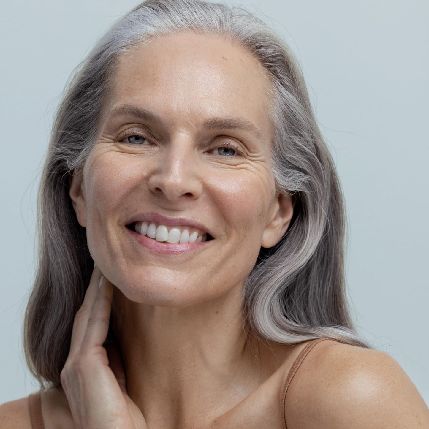 Obagi ELASTIderm Neck & Décolleté Lifting Concentrate with Patented Bi-Mineral Contour Complex, Retinoid & Alpha-Arbutin Clinically Proven to Reduce Fine Lines & Wrinkles – 2 oz