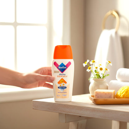 Nosotras Diarios - Esencial V Intimate Soap, Femenine Cleanser Balanced pH| Jabon Intimo Mujer Uso Diario Previene Flujo y Malos Olores 6.76 Oz-200 ml (Chamomile & Vitamin E, Manzanilla & VItamina E)