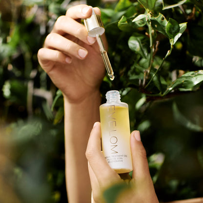 EVE LOM Renewal Treatment Oil - Skin Therapy Multi-Tasking Face Formula with 10 Nourishing Botanicals - Moisturizing Serum for Smooth Skin - Lightweight, Non-Greasy Hydration All Skin Types - 30 ml