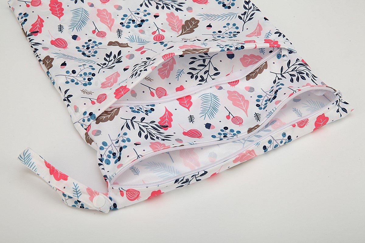 4 Pieces Set 1 piece Medium Wet Bag + 3 Pieces 16 Inch Regular Cloth Mama Cloth/Menstrual Pads/Reusable Sanitary Pads