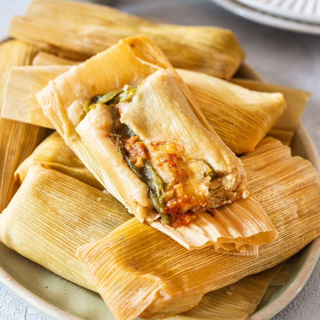 Corn Husks,25 count package, Corn Husks can be used for Tamales as well as Arts and Craft Projects. COOL BEANS N SPROUTS brand.