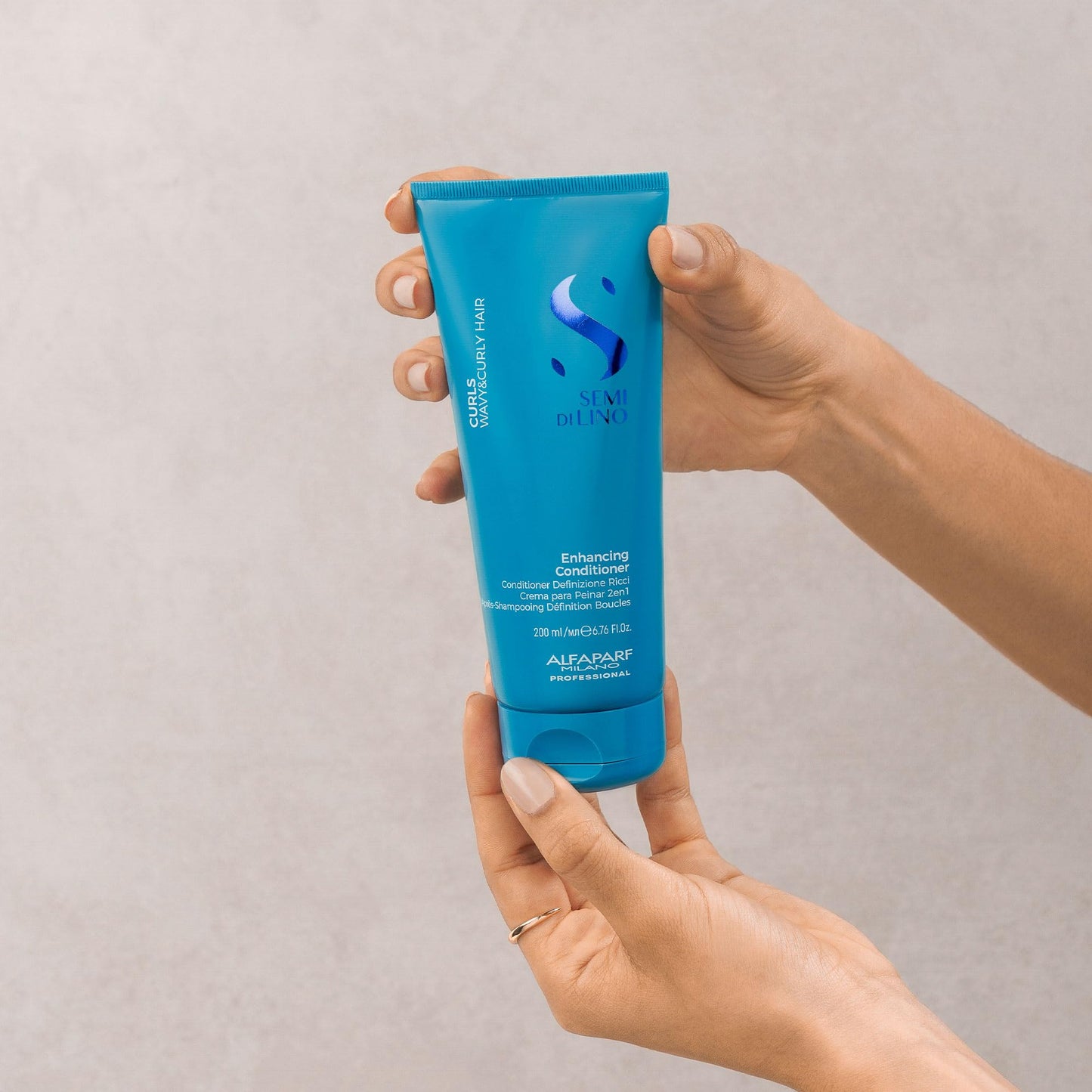 Alfaparf Milano Semi Di Lino Curls Enhancing Conditioner for Wavy and Curly Hair - Hydrates and Nourishes - Reduces Frizz - Protects Against Humidity - Vegan-Friendly Formula