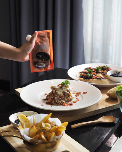 Homtiem Black Garlic Puree 150g. (Made from Solo Black Garlic 100%), Whole Black Garlic Fermented for 90 Days, Non-GMOs, High in Antioxidants, Ready to Eat for Snack Healthy, Healthy Recipes.