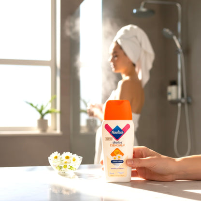 Nosotras Diarios - Esencial V Intimate Soap, Femenine Cleanser Balanced pH| Jabon Intimo Mujer Uso Diario Previene Flujo y Malos Olores 6.76 Oz-200 ml (Chamomile & Vitamin E, Manzanilla & VItamina E)