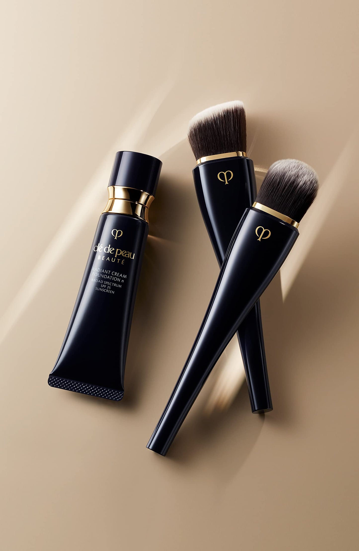 Cl%C3%A9 Peau Beaut%C3%A9 Radiant Foundation