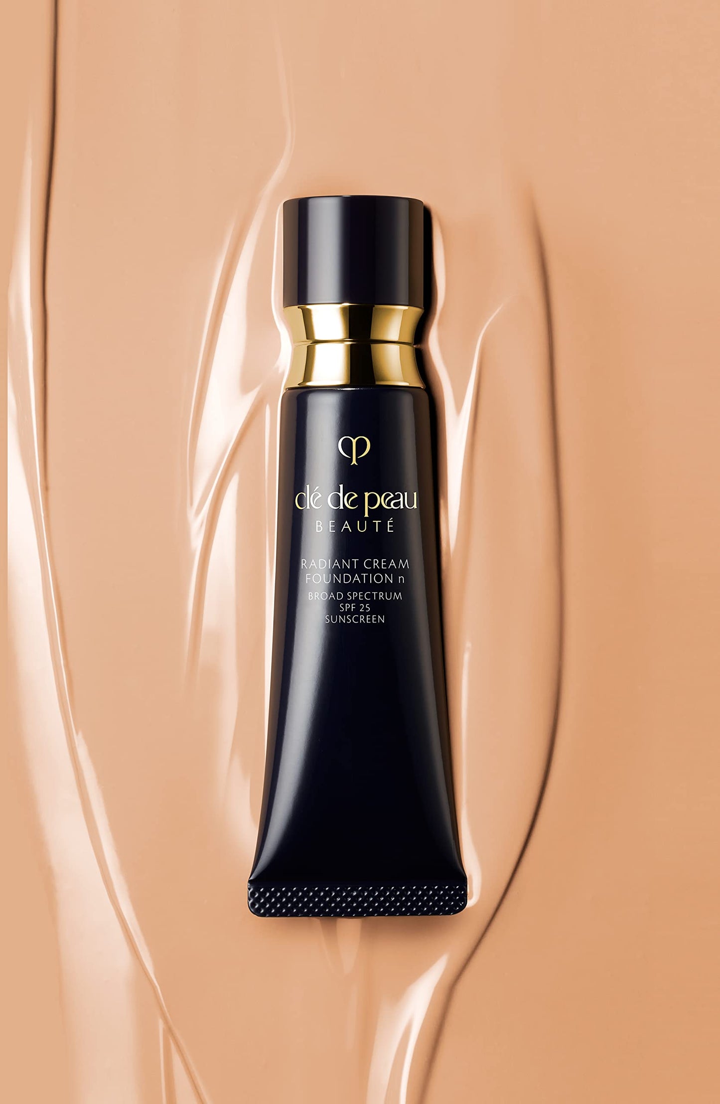 Cl%C3%A9 Peau Beaut%C3%A9 Radiant Foundation