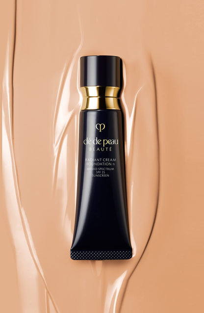 Cl%C3%A9 Peau Beaut%C3%A9 Radiant Foundation