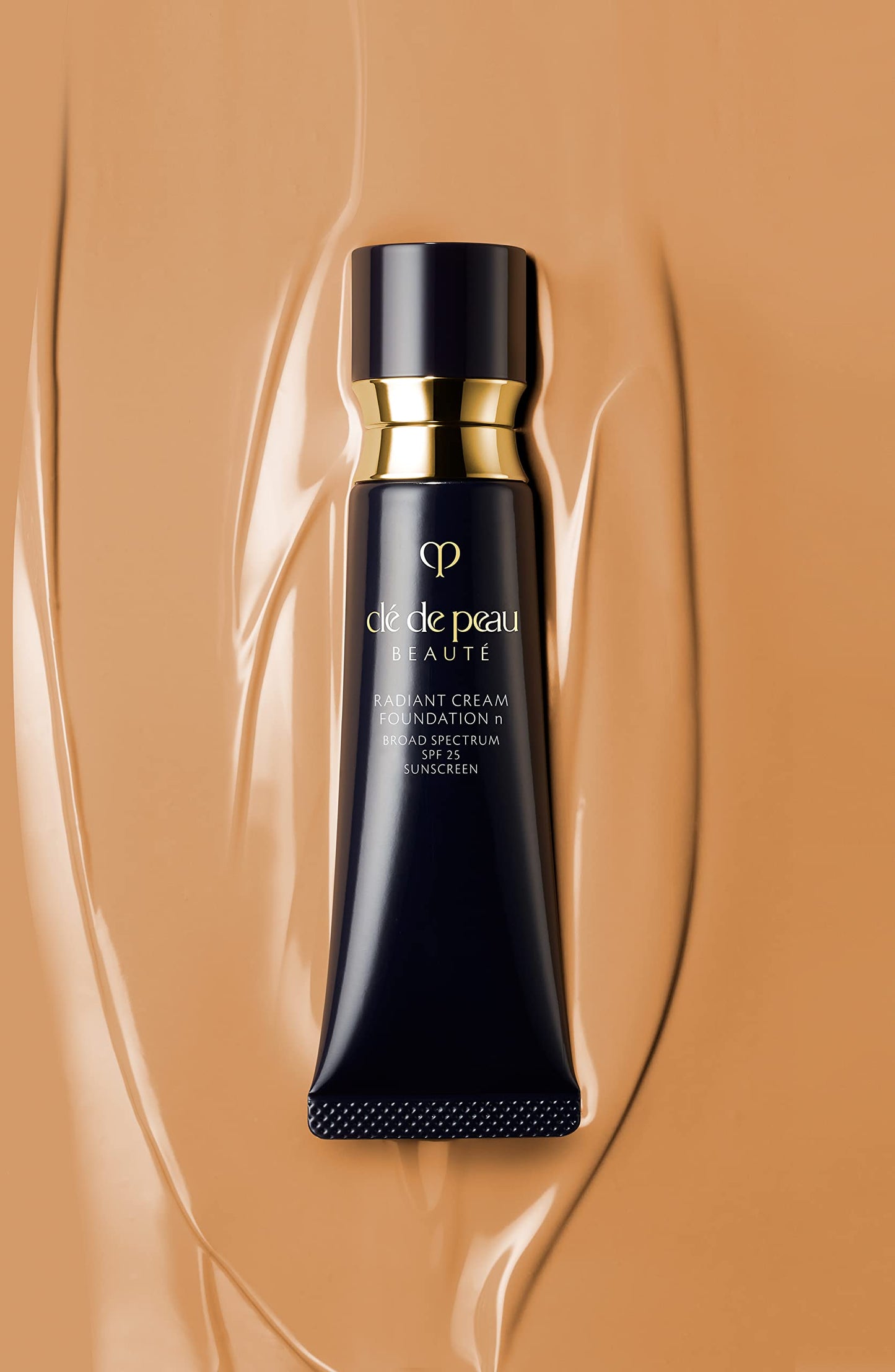 Cl%C3%A9 Peau Beaut%C3%A9 Radiant Foundation
