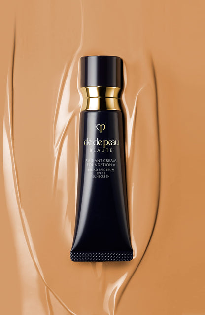 Cl%C3%A9 Peau Beaut%C3%A9 Radiant Foundation