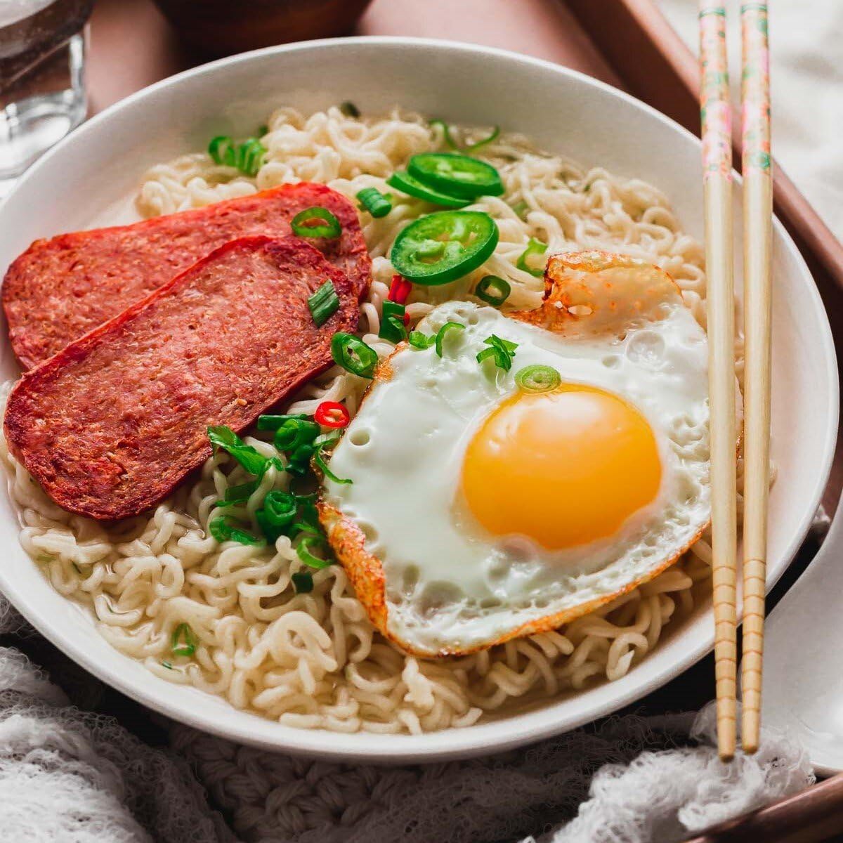 WaiWai Instant Noodles Oriental Flavor – 5 Pack (2.12 oz / 60g Each) – Authentic Thai Ramen Style – Low Calorie, No Trans Fat, MSG-Free – Quick Easy Meal, Ready in Minutes – Perfect for Lunch, Dinner, Camping, Travel, Hiking, Office, Dorm, On-the-Go...