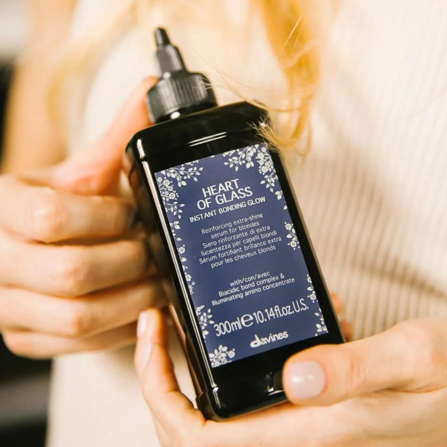 Davines Heart of Glass Instant Bonding Glow, Fast-Acting Reinforcing Serum for Blonde Hair - Illuminates & Strengthens with Biacidic Bond Complex - Weightless Texture, 10.14 Fl Oz