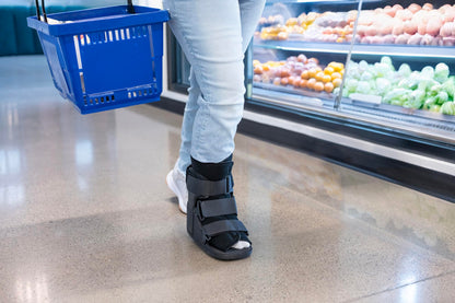 United Ortho USA14015 Short Cam Walker Fracture Boot, Medium, Black