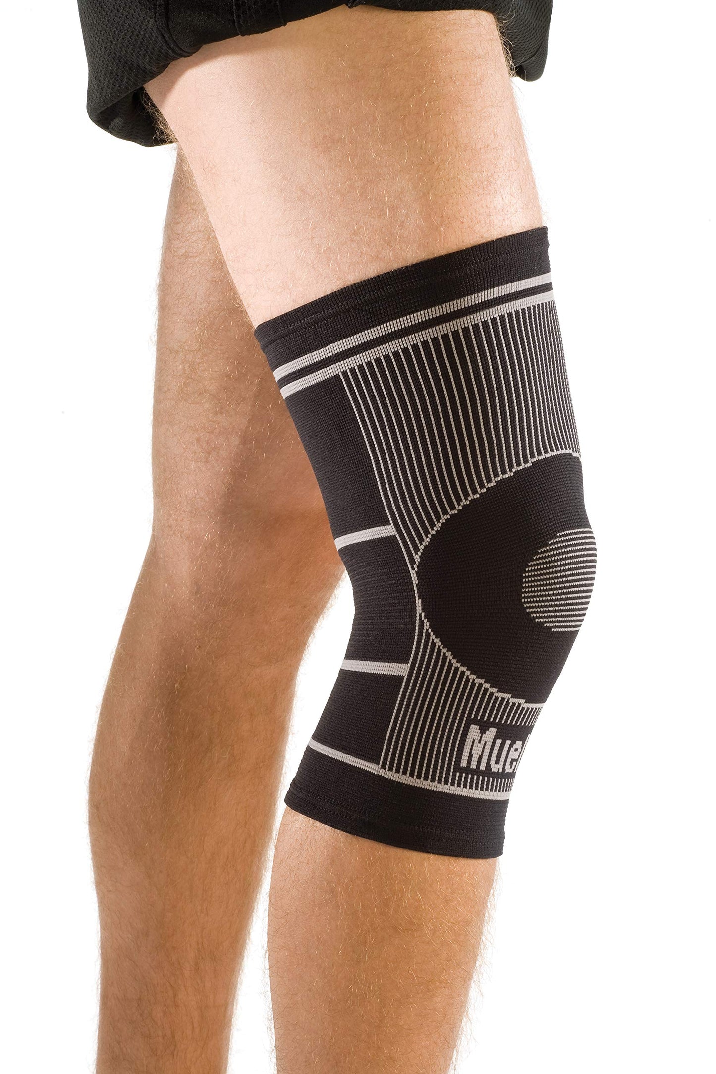 Mueller Sports Medicine 4-Way Stretch Knee Support, Knee Pain Relief Support for Men and Women, Ideal for Arthritis, Sprains, Black