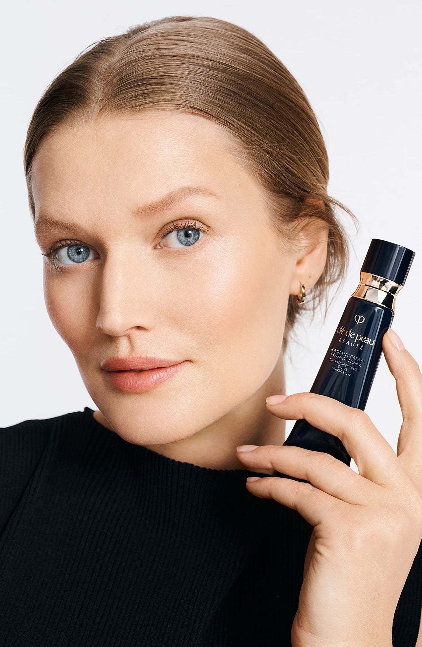 Cl%C3%A9 Peau Beaut%C3%A9 Radiant Foundation