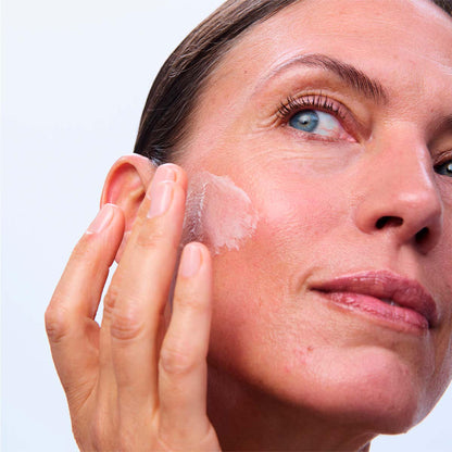 Clarins Super Restorative Day Cream | Anti-Aging Moisturizer For Mature Skin Weakened By Hormonal Changes | Replenishes, Illuminates & Densifies Skin | Lifts & Smoothes | Targets Age Spots & Wrinkles