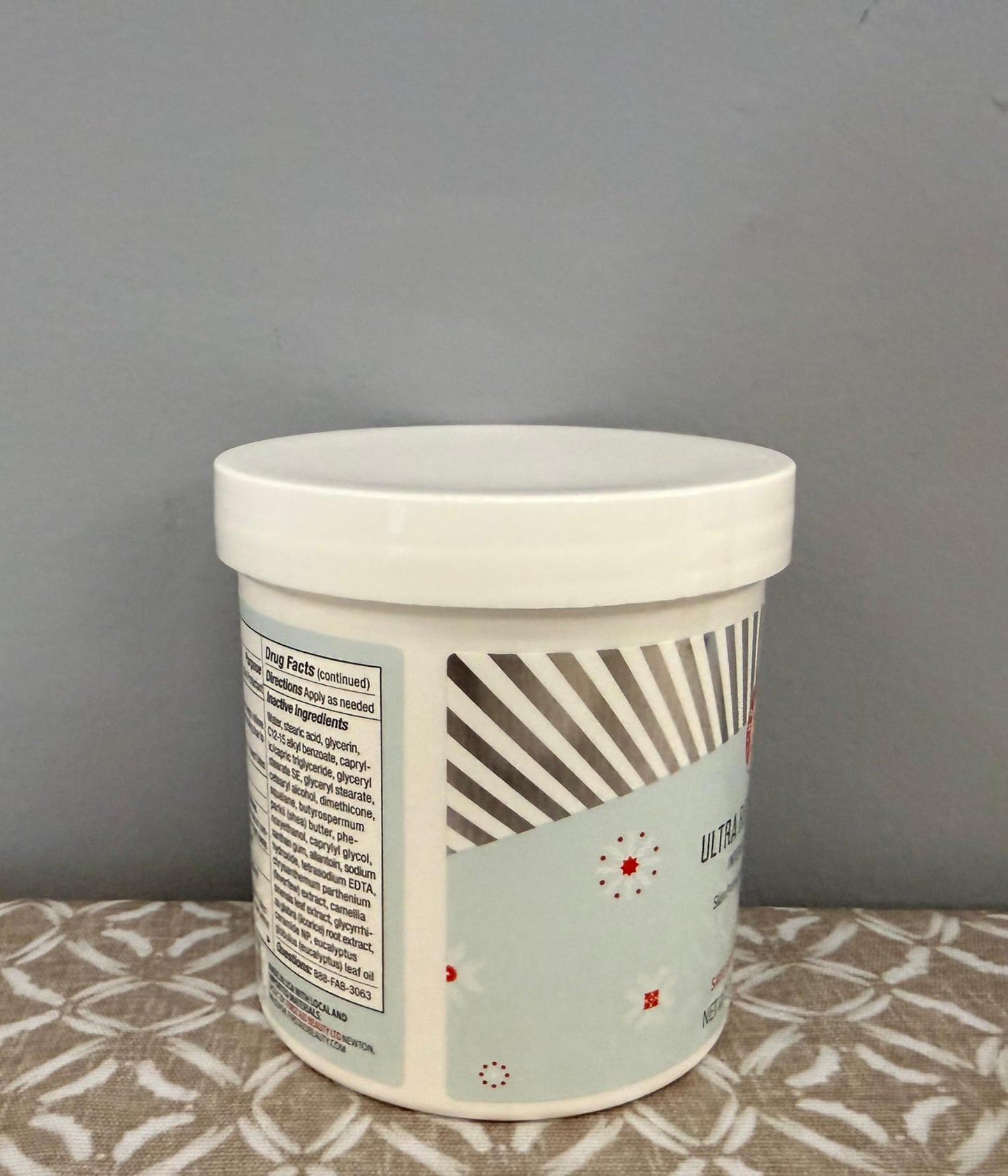 First Aid Beauty - Ultra Repair Cream, Intense Hydration Whipped Colloidal Oatmeal, Clinically Proven to Strengthen Skin Barrier in 7 Days & Helps Relieve Eczema, Luxury Face & Body Moisturizer, 14 oz