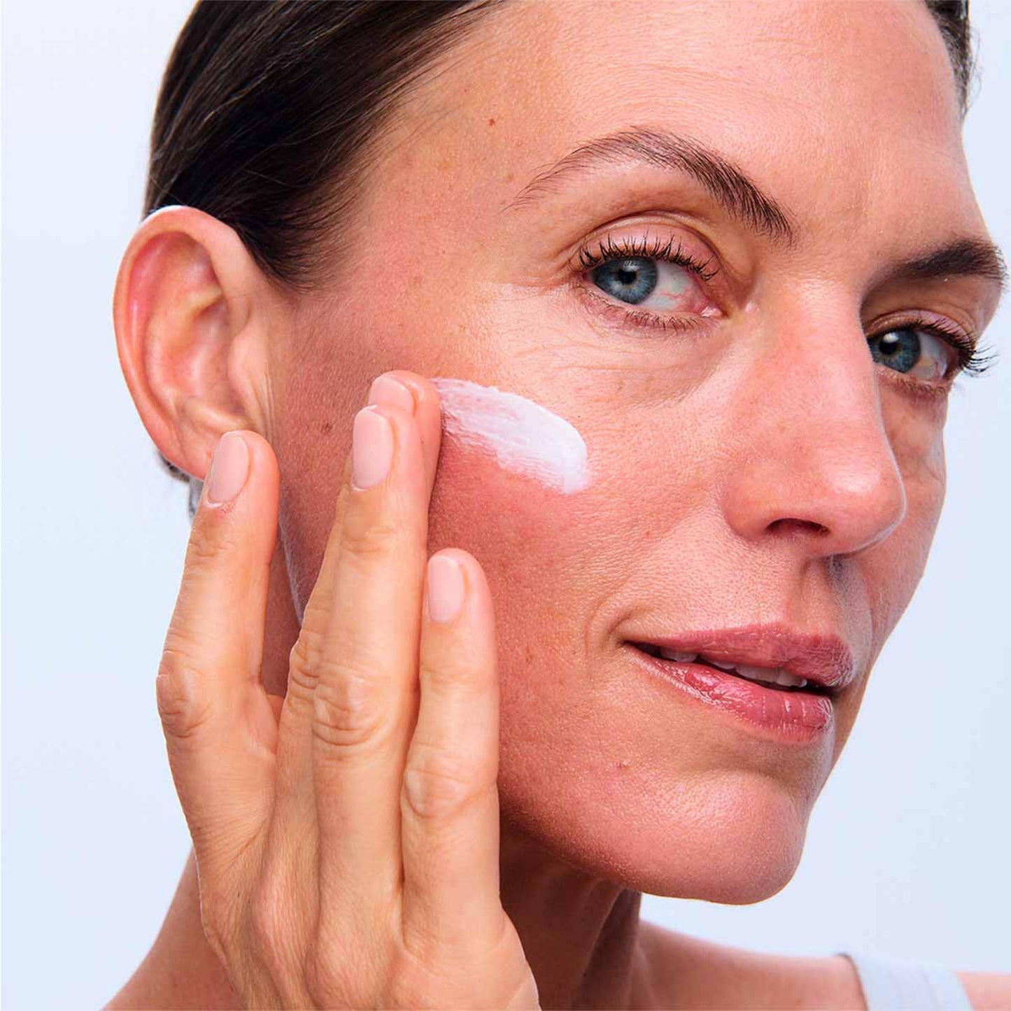 Clarins Super Restorative Day Cream, Broad Spectrum SPF 15 Sunscreen | Anti-Aging Moisturizer For Mature Skin Weakened By Hormonal Changes | Replenishes, Illuminates & Densifies Skin|Targets Wrinkles