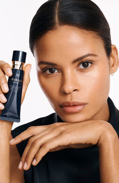Cl%C3%A9 Peau Beaut%C3%A9 Radiant Foundation
