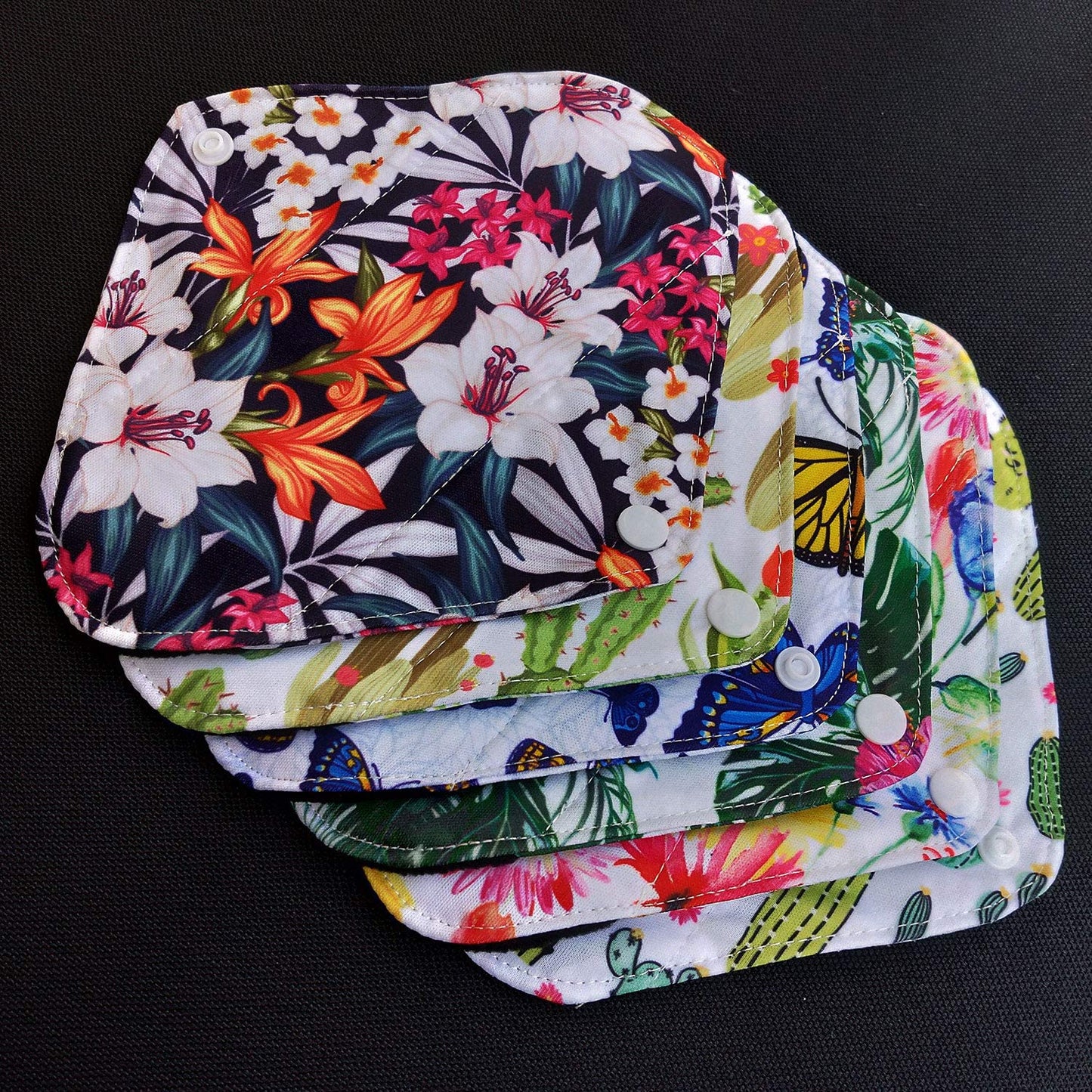 7pcs/Set Reusable Menstrual Pads Including 1pc Mini Wet Bag +6pcs Bamboo Charcoal Cloth Menstrual Incontinence Pads/Reusable Sanitary/Mama Panty Liners (All Randomly Prints)