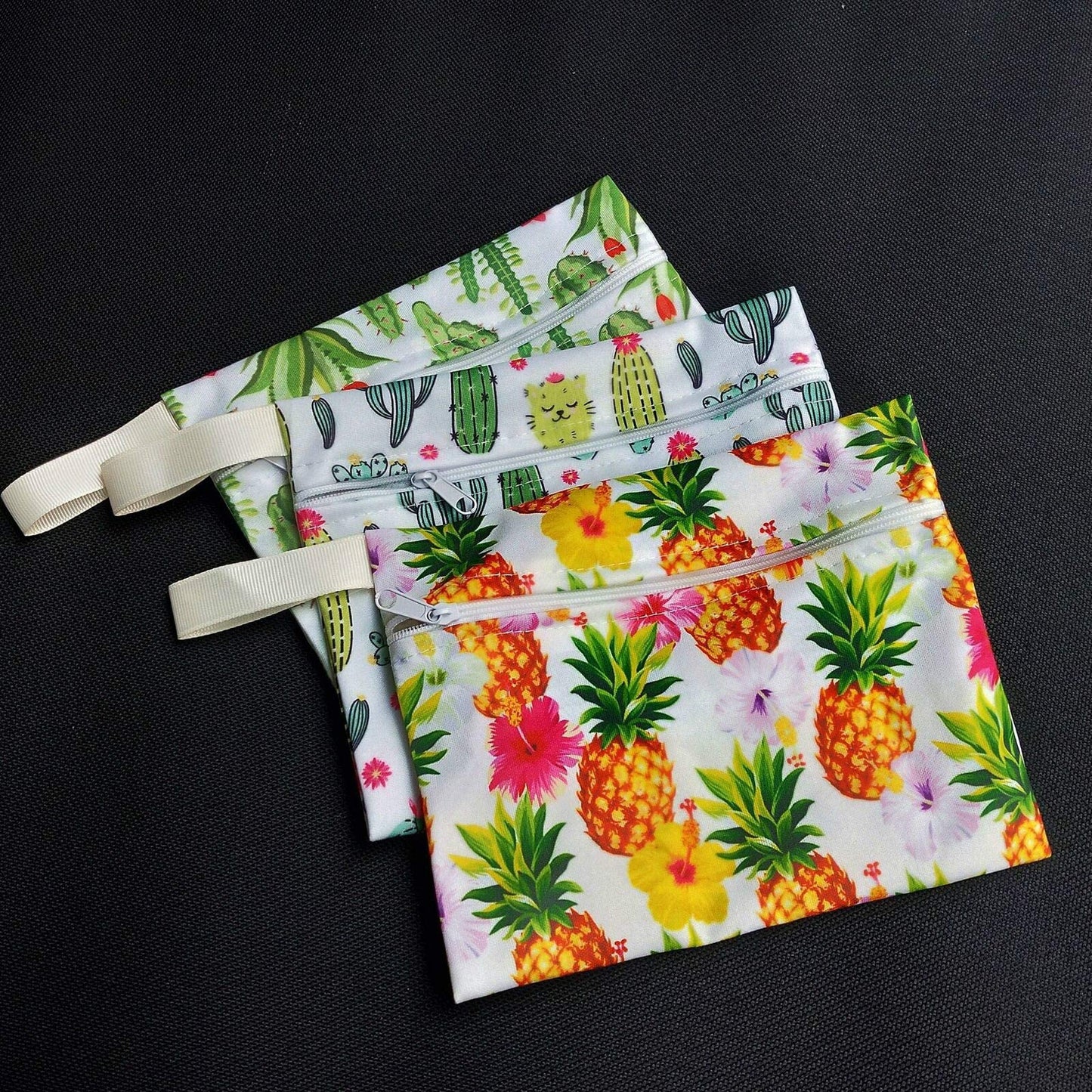 7pcs/Set Reusable Menstrual Pads Including 1pc Mini Wet Bag +6pcs Bamboo Charcoal Cloth Menstrual Incontinence Pads/Reusable Sanitary/Mama Panty Liners (All Randomly Prints)