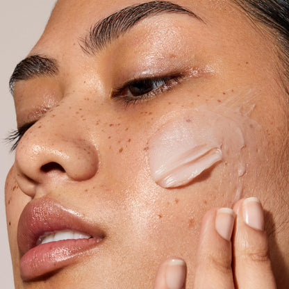 Omorovicza Queen Cream (1.0 oz), Face Moisturizer, Daily Priming Moisturizer Face Cream with Plant-Derived Elastomer, Brown Microalgae & Antioxidant Oils to Hydrate, Plump & Blur Fine Lines
