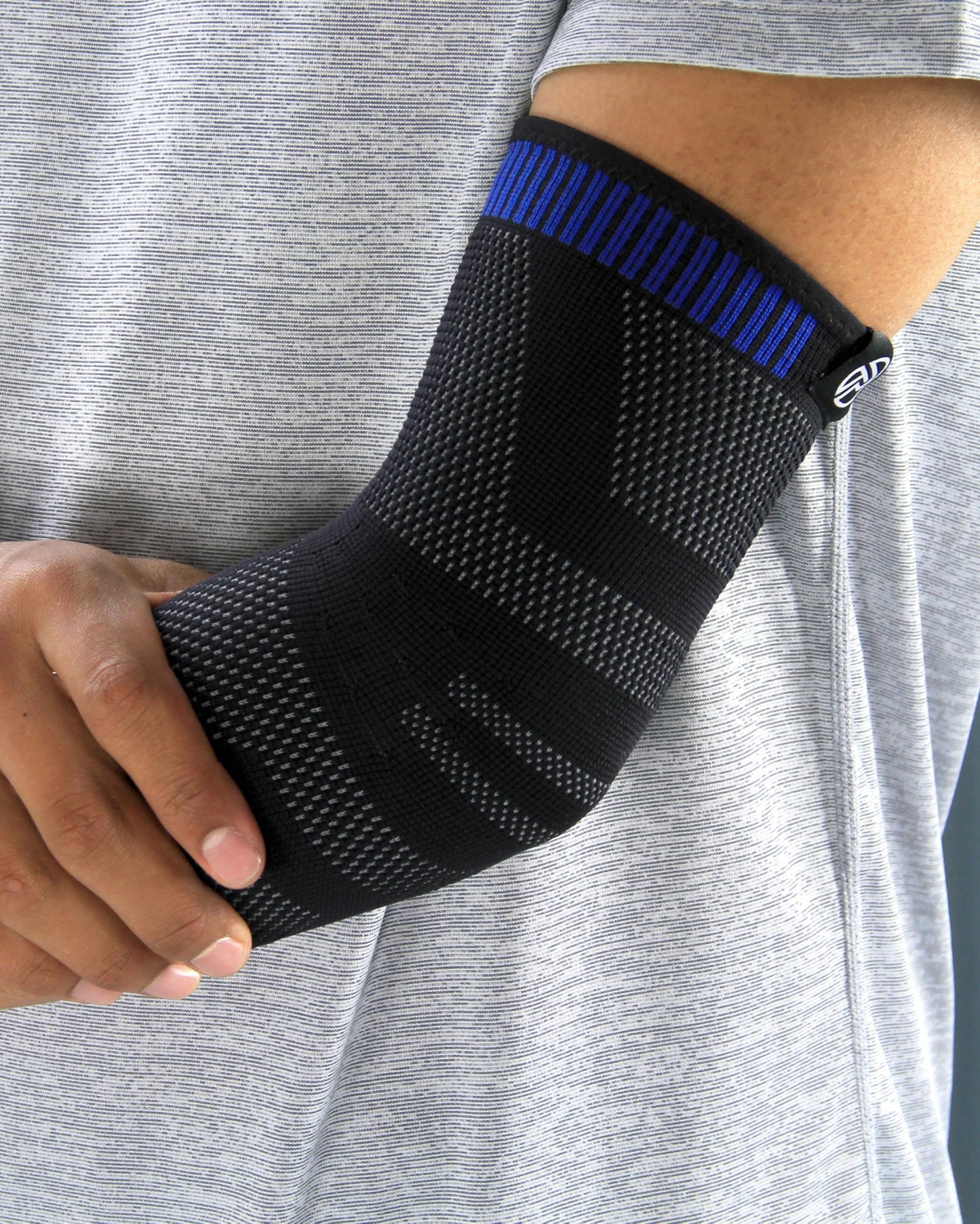 Pro-Tec Athletics 3D Compression Elbow Sleeve, Elbow Brace, Compression Sleeves, Pain Relief, Men & Women, Tennis Elbow Support, Easy to Use, Working Out