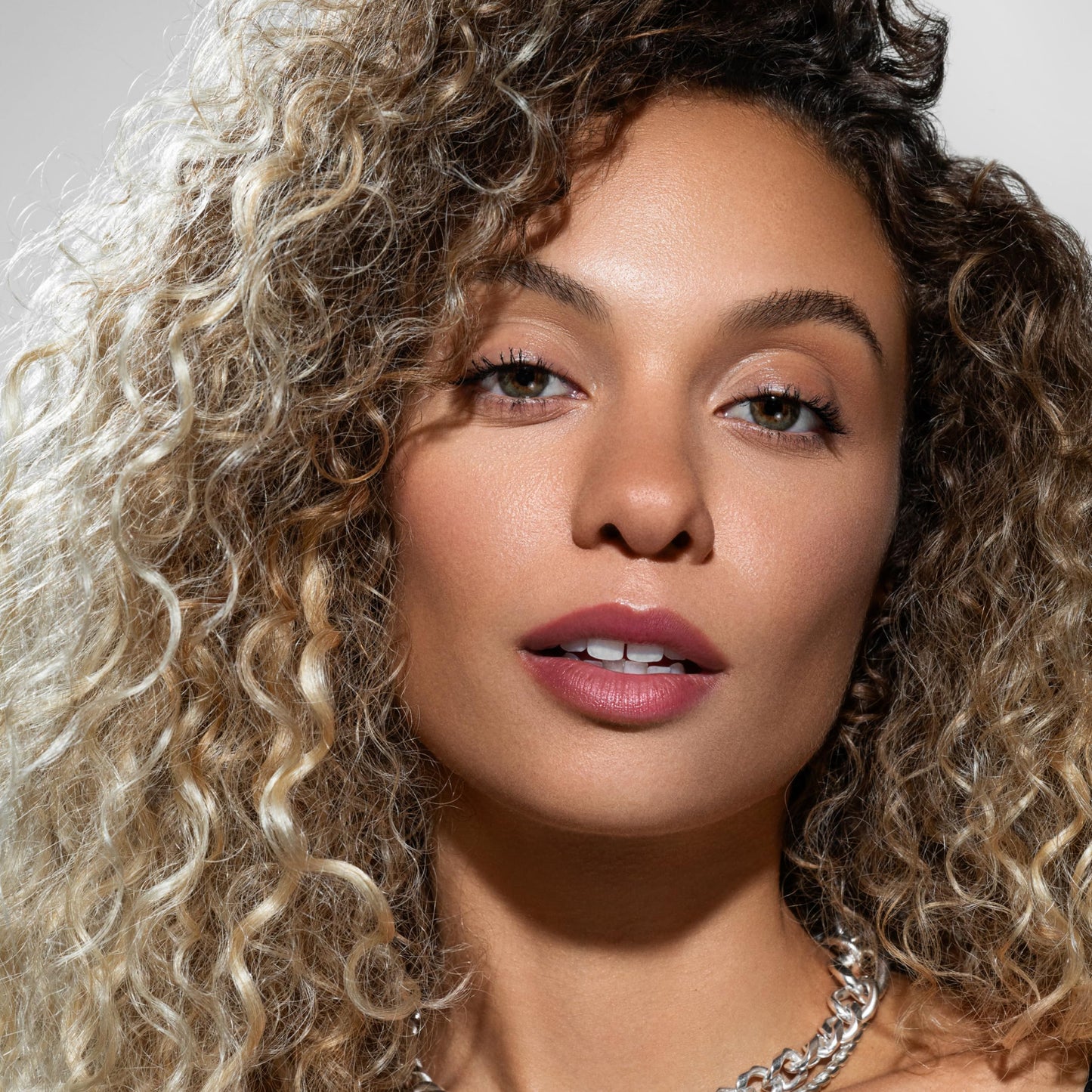 Pravana Moisture Marvel Shampoo | Nourishes, Hydrates, Moisturizes | For Dry, Color Treated Hair | Hyaluronic Acid Formula | Chromasilk Enhances Shine & Protection | Vegan Cruelty-Free | Paraben Free